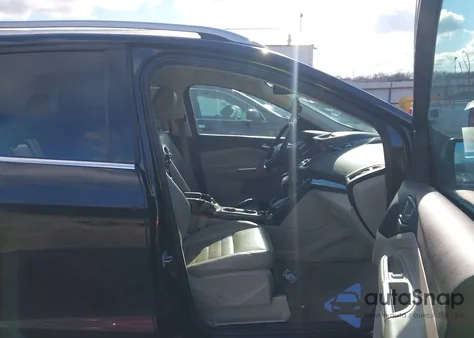 2014 Ford Escape Titanium z USA, uszkodzony, nr VIN 1FMCU0J9XEUA45182